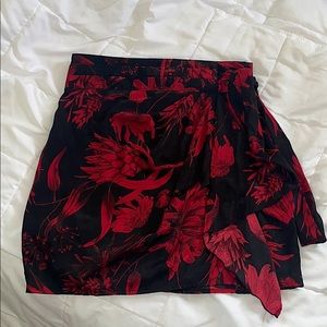 (Tags still on it) ZARA red/ blk Satin print Skirt